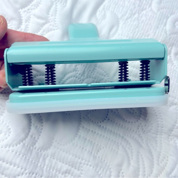 Heidi Swapp 4-hole Planner Punch by We R Memory Keepers like new - Picture 8 of 8